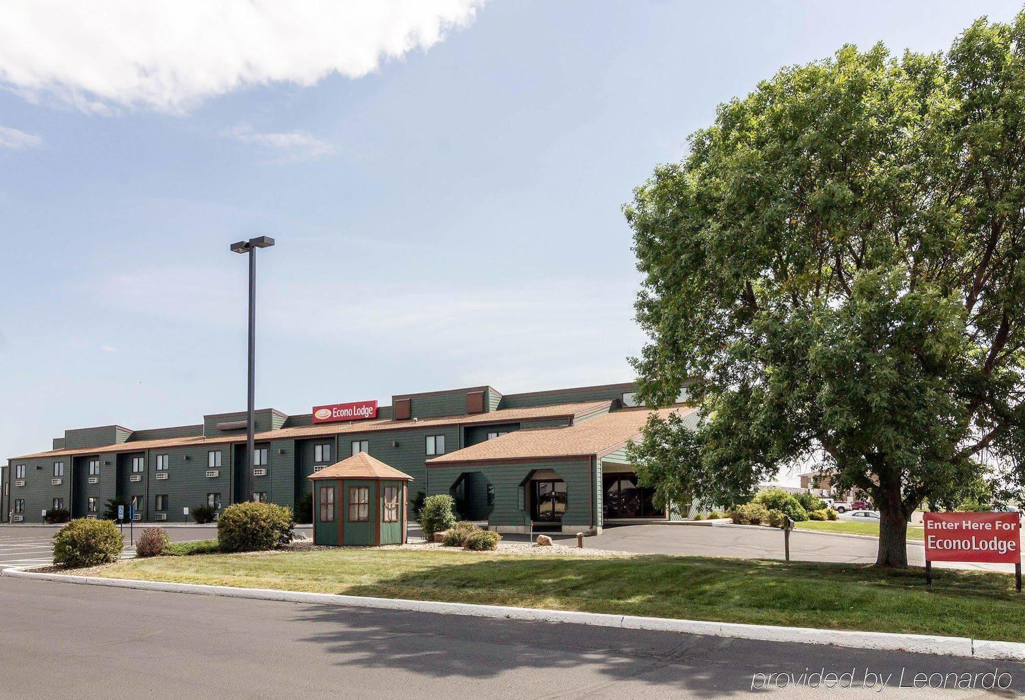 Econo Lodge Watertown Exterior photo