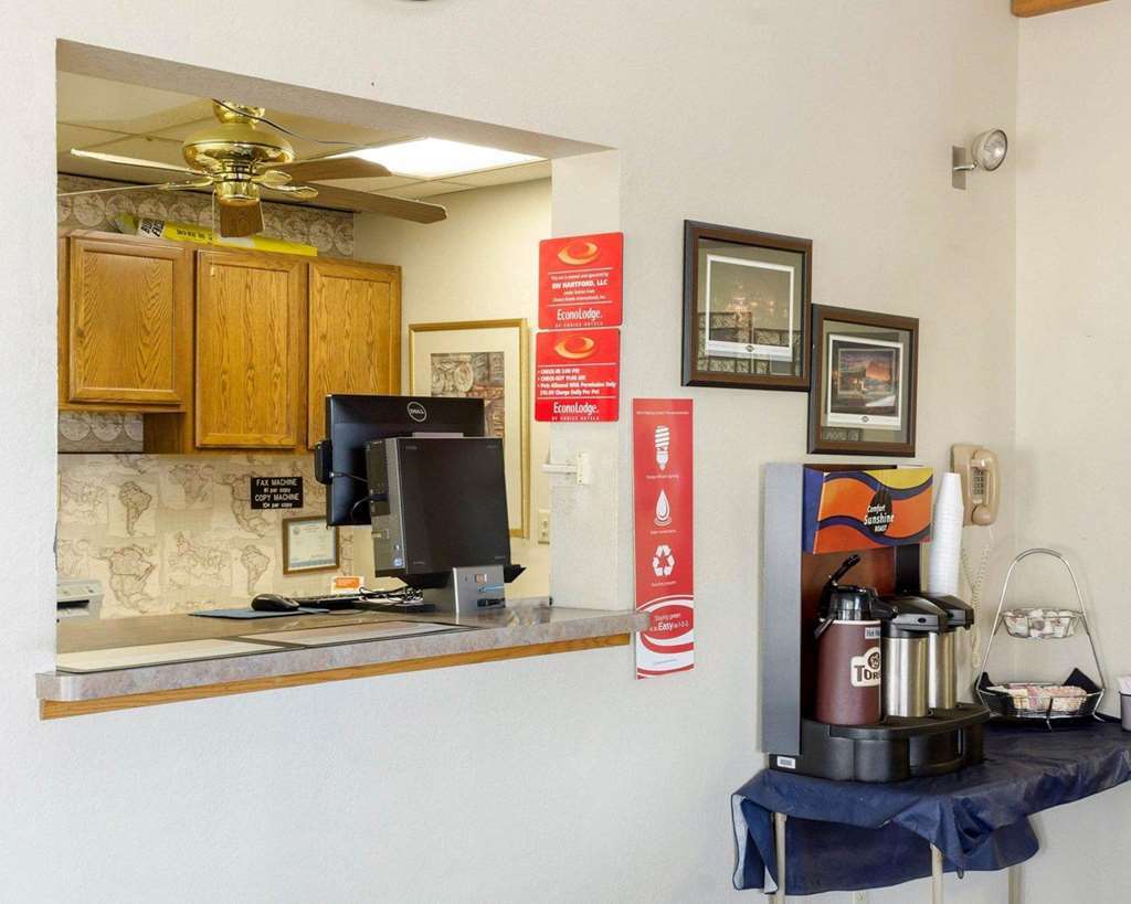 Econo Lodge Watertown Interior photo